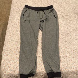 Under Armour jogging pants.